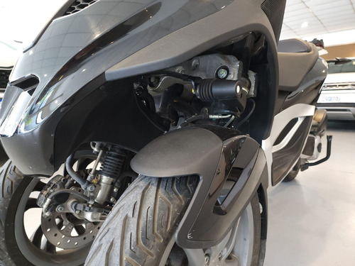 Imagen 11 de 25 de Piaggio Mp3 Yourban 300cc Hoferekautomotores