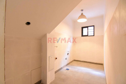 Venta Hermosa Casa 6 Amb En Barracas Con Cocheras
