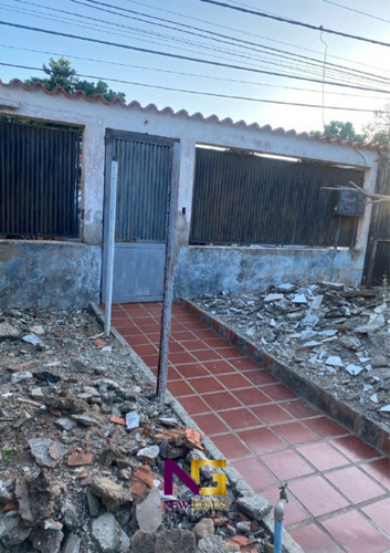 Casa Diseñada Para Ofrecer Comodidad Y Funcionalidad En Un Entorno Tranquilo Y Natural, Además De Estar Abierta A Remodelaciones: