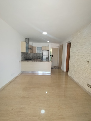 Apartamento En Alquiler El Peñon. Semi Equipado Con Terraza