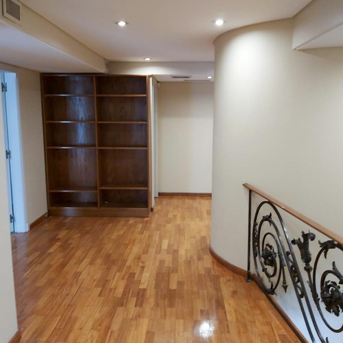 Venta Casa De Estilo 7 Amb En Zona Residencial De Martinez