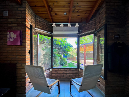 Casa De Tres Dormitorios En Venta En Capitan Bermudez Con Cochera Y Patio