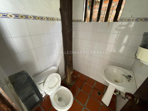 Se Vende Terreno De 7200 Mts.² Con 2 Casas En El Valle, Mérida