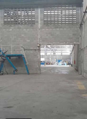 #1700 Galpón De 8.000 + 5.000 M2 De Patio, Ubicado En Zona Industrial De Guatire.