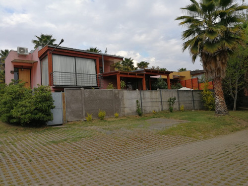 Excelente Casa En Condominio De Machali.