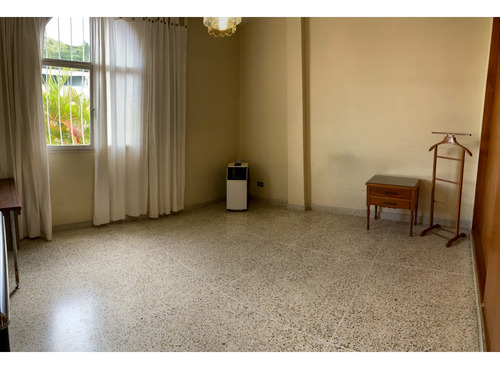 Piedra Azul. Venta Casa 189m2 3h+s/2.5b/1p. 2341