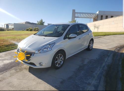 Peugeot 208 1.5 Allure Touchscreen 2016