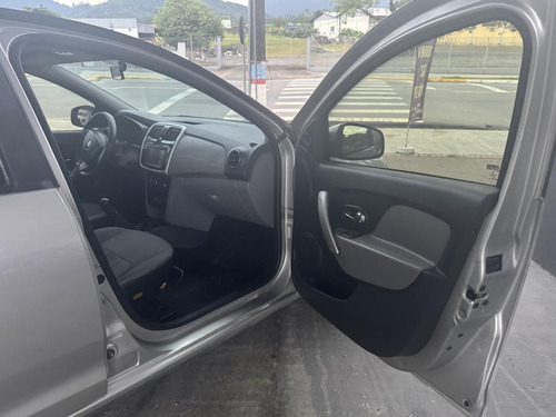 Renault Logan 1.6 8V 4p