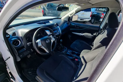 Nissan NP300 2.4 Doble Cabina Se Aa Pack Seg Mt