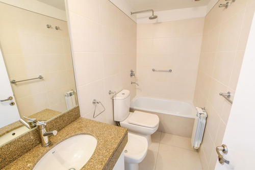 Departamento De 3 Dormitorios En Venta - Nuevo Con Cochera Y Patio - Centro