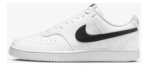 Vista lateral do tênis Nike Court Vision Low branco com o símbolo Swoosh preto