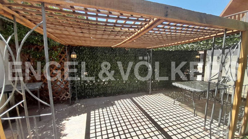 Venta De Hostal Funcionando Con Casa Amoblada En Parcela.