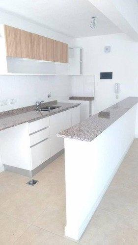 Imagen 6 de 13 de Departamento En Venta De 3 Ambientes Con 2 Cocheras - Banfield