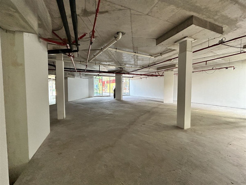 Local Comercial En Arriendo En Apoquindo / Av. Las Condes