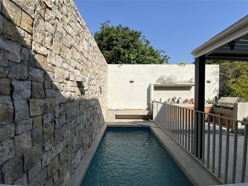 Casa En Venta De 3 Dorm. En Vitacura