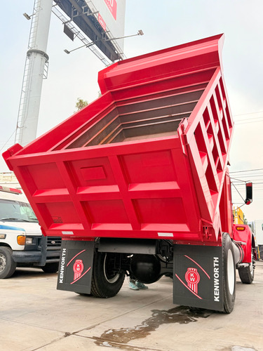 Camión Volteo 7 M3 Kenworth T300.