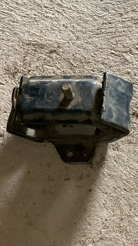 Soporte Tacón De Motor Izq Np300 2.5l 4 Cil Diesel Turbo (Usado)
