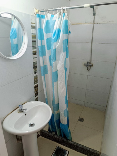 Habitación Individual Amplia Y Con Heladera Disponible En Hogar Estudiantil Zona Centro-b.sur!l
