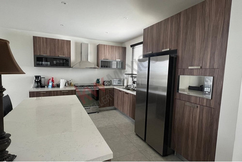 Residencia De Lujo En Venta Ubicada Punta Piedra Ensenada