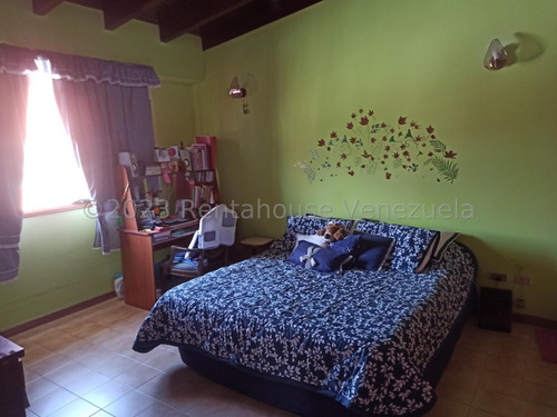 Imagen 11 de 16 de Excelente Y Agradable Casa En Venta Los Samanes, Caracas Calle Cerrada Con Acceso Controlado 23-26542