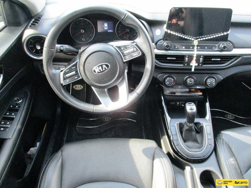 Imagen 11 de 15 de Kia Cerato Vivro Vibrant 1600cc Mt Aa