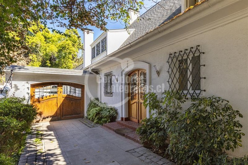 Casa En Venta De 5 Dormitorios En Las Condes
