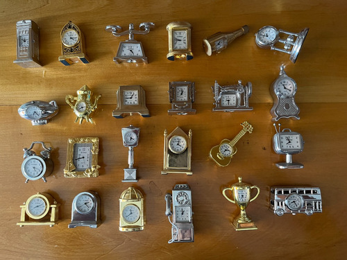 Colección 58 Relojes Miniatura A Pila Con Formas 