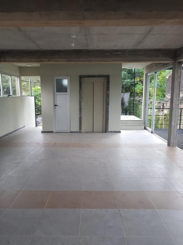 Imagen 2 de 16 de Galeria Comercial A 2 Cuadras De Av. Aconquija