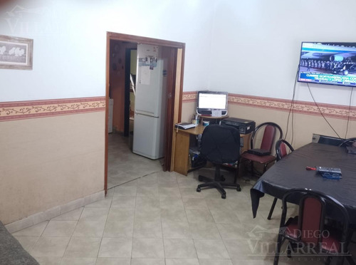 Imagen 4 de 13 de Casa - Tablada - 5 Ambientes - Multifamiliar - Venta - 4 Ambientes -