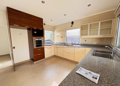 Casa En Venta En Barrio Santa Ana Moreno