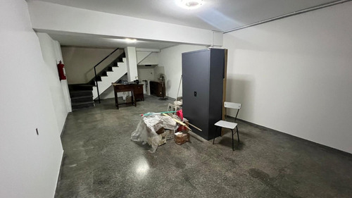 Alquiler Local Comercial, Centro Cordon Colonia Y Vazquez, Salon, Oficina Baño Y Subsuelo. 72 M2