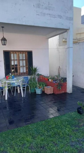 Casa En Venta - 2 Dormitorios 1 Baño - Cochera - 433mts2 - Caseros