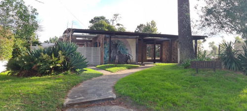 Casa Con Piscina En Barrio Country De Piriápolis