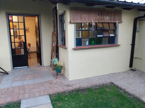 Casa En Venta - 3 Dormitorios 3 Baños - 600mts2 - Manuel B. Gonnet, La Plata