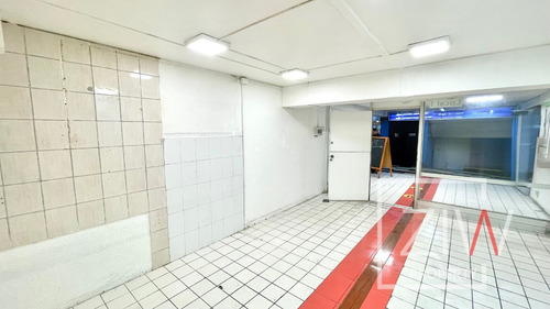 Local 46 M2, 1 Baño, Metro Los Leones - Ziw Property