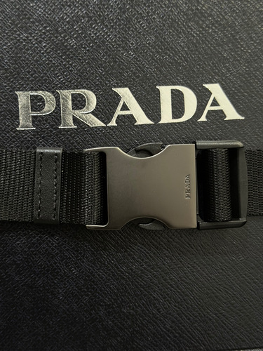 Prada Cangurera Negro Lisa