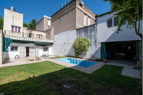 Imagen 1 de 29 de Venta De Casa Con Gran Patio En Pichincha