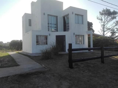 Casa En Alquiler Por Temporada De 2 Dormitorios En Balneario Buenos Aires (ref: Bpv-4421)