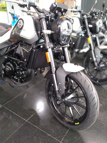 Imagen 13 de 18 de Benelli Leoncino 250 Abs Cafe Racer Agrobikes
