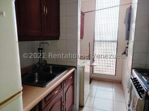 Cómodo Apartamento En Venta En Roca Lisa Zona Este. Pm