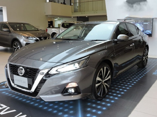 Nissan Altima, Motor 2.0 Modelo 2021, Gris 5 Puertas
