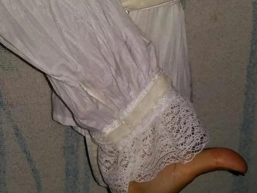 Blusa De Bambula De Seda Con Puntilla Y Terciopelo (Usado)