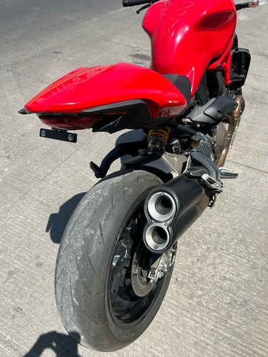 Moto Ducatti Monster 821 Cal Dmh