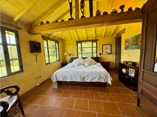 Venta Lote De 19.600 M² En La Ceja Con 3 Viviendas, Sector Chaparral