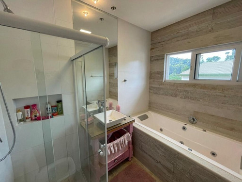 Imagem 19 de 24 de Av. Das Arapongas, 1265 - Ariribá, Balneário Camboriú. Casa À Venda No Condomínio Haras Rio Do Ouro, 570m², 4 Suítes, Piscina,churrasqueira E 4 Vagas - Ca0669