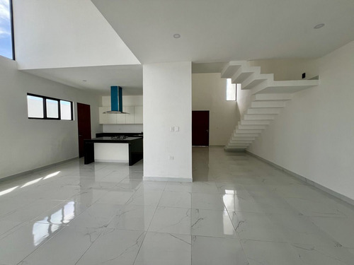 Casa En Venta En Morera, Cholul, De 4 Habitaciones Con Alberca