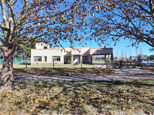 Hermosa Casa En La Cecilia Carlos Keen Lujan Nueva