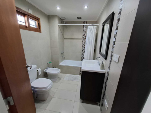 Casa En Venta En Tolosa (8 Esquina 521 Bis) 3 Dormitorios.
