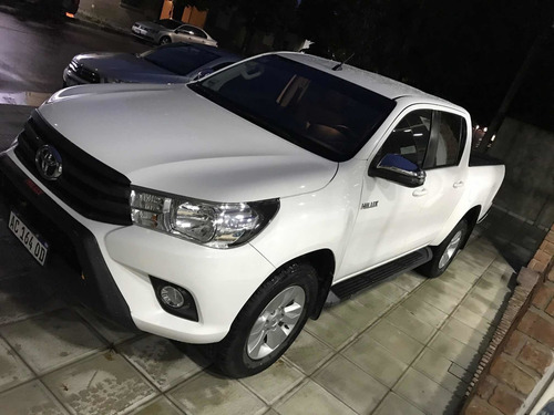 Imagen 1 de 12 de Toyota Hilux 2.8 Cd Srv 177cv 4x2 At 2018