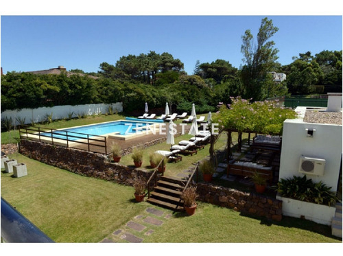 Apartamento En Brava, 3 Dormitorios